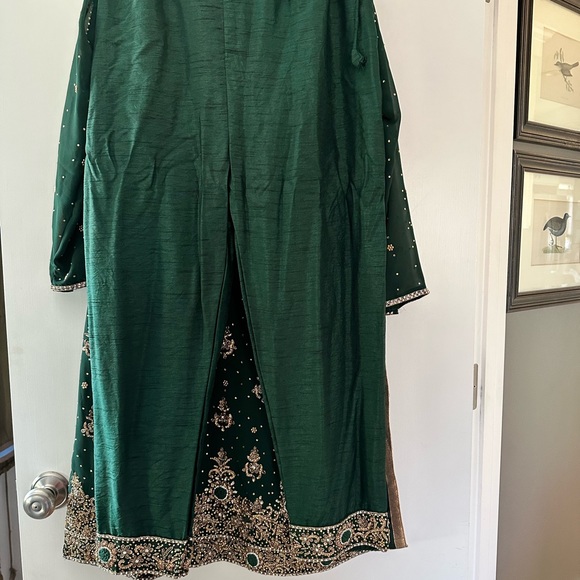 Beaded Indian 3 piece Kurta - Picture 3 of 5